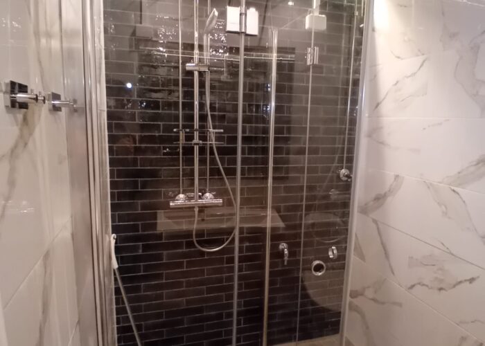 Tyylikkäät suihkutilat